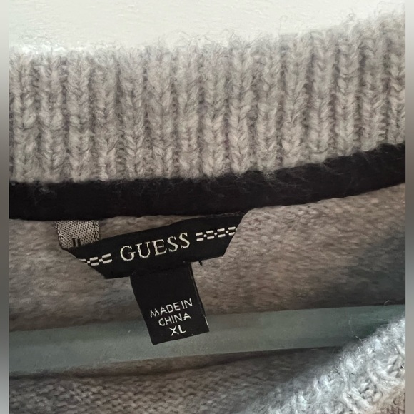 GUESS GREY AND BLACK SWEATER. - Picture 3 of 4